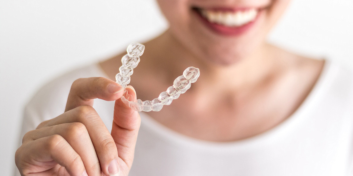 Invisalign vs. Generic Aligners