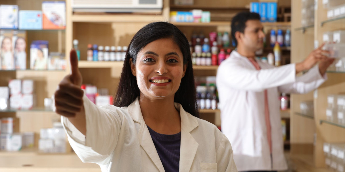 Shape Your Pharmaceutical Career at the Best B Pharma College in Noida